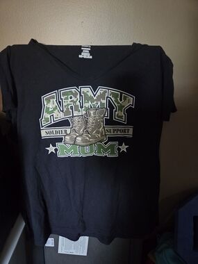 Nano Black 'Army Mom' Graphic Tee with Camo Accents